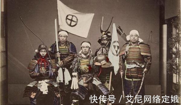 头盔@武将背后插旗,到底是京剧的夸张还是历史上真实的存在?