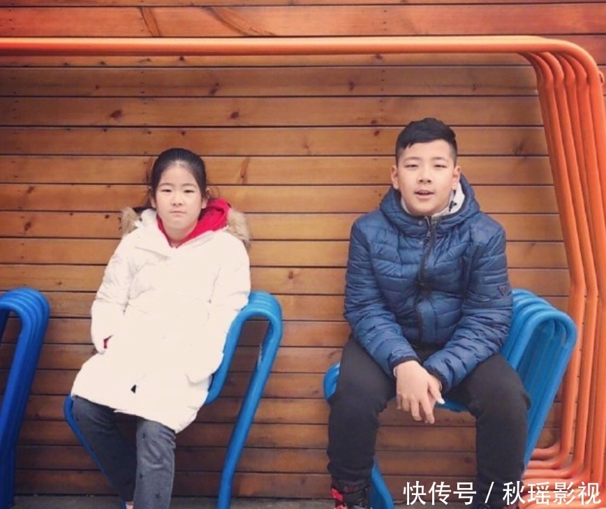 爸爸去哪儿 好久不见:还记得《爸爸去哪儿》的石头吗?如今比老爸郭涛还高…