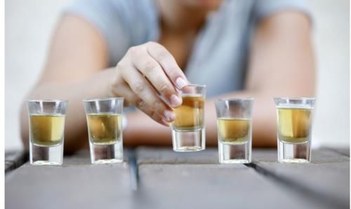 血糖|喝酒可以降低血糖？患者现身说法，糖尿病喝酒与不喝酒，差距很大