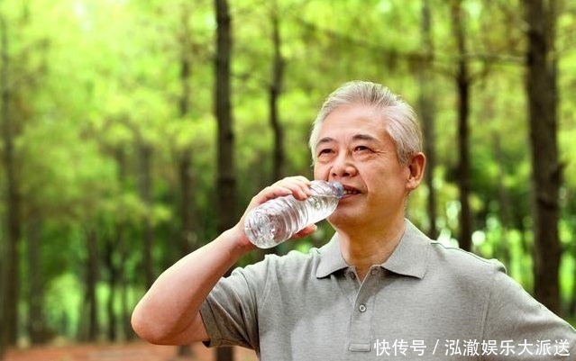 肝不好，脸上5个表现很明显，希望你一个不占，呵护肝，多做2事