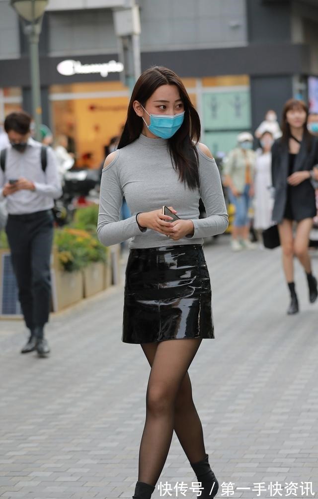 炎炎夏日 炎炎夏日正流行半身裙,看街头美女的半裙搭配,简单易学显身材!