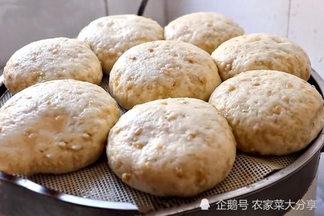 秋天,吃馒头包子不如吃它,营养极高,做成面食最香,别不懂吃