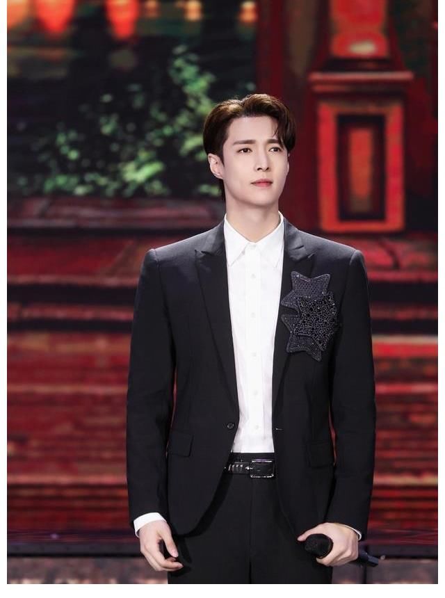 张艺兴|张艺兴的“教养”登上了热搜，看完后让人自叹不如