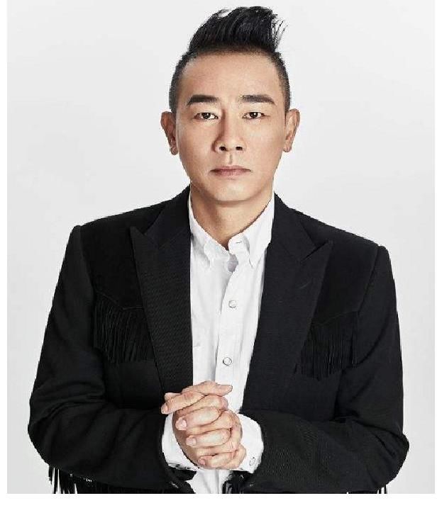 陈小春太会哄老婆了,偷偷买戒指送应采儿被发现,网友:羡慕