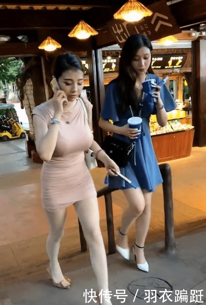 半透明式服装,走在时尚潮流最前端