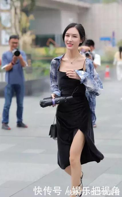 时尚达人 开叉吊带+雪纺衫,展现街头美女的慵懒穿搭,性感时尚又调皮可爱