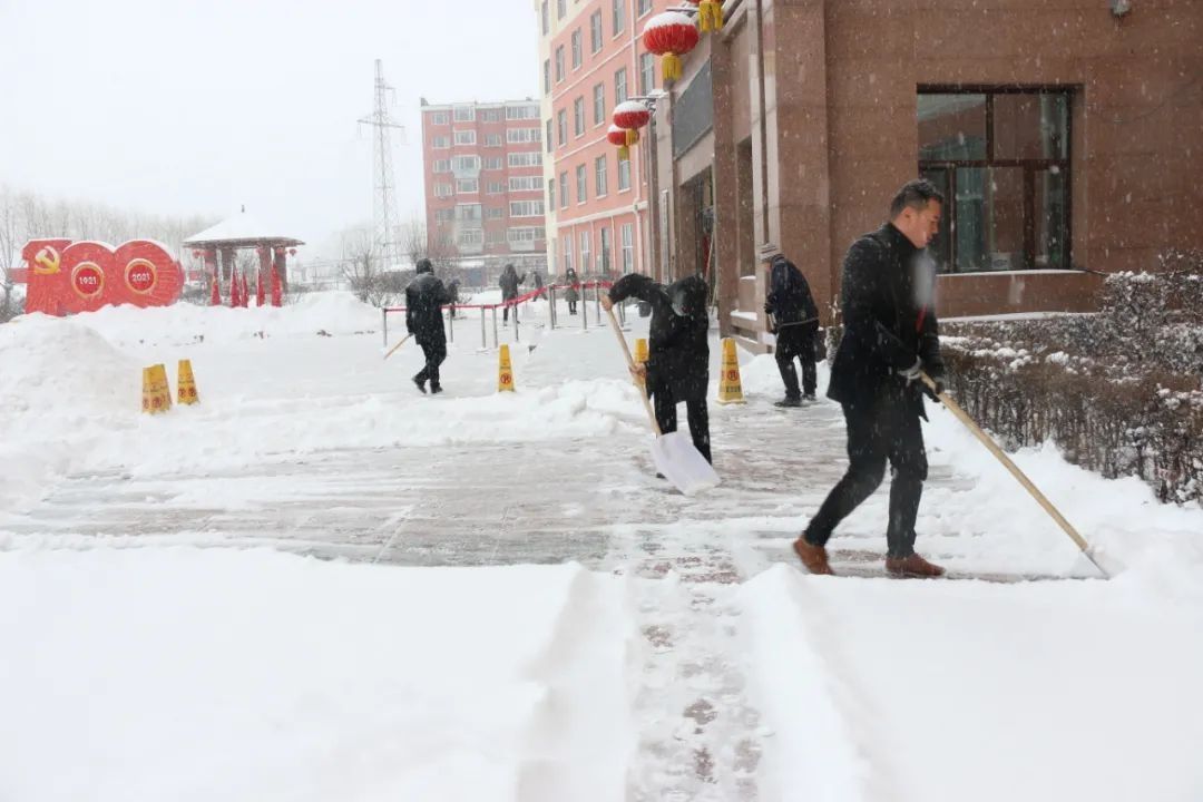 第二专科医院|鹤岗市第二专科医院开展“以雪为令保畅通，志愿服务暖人心”志愿服务活动