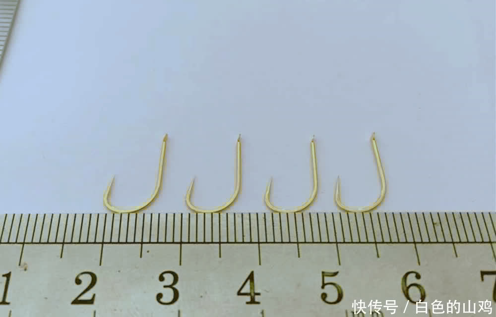 手竿钓鲫鱼，鱼钩一定要认真选择，牢记这几条，提升垂钓效率！