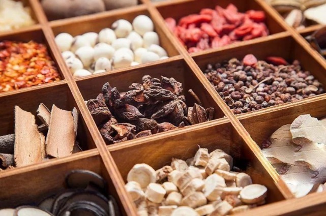 慢性疾病|大蒜是高血压的“发物”？医生：不想血管“报废”，2种素食尽量别吃