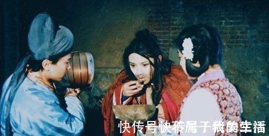 贾府#《红楼梦》皇帝其实给过贾家机会,没有把握住,最后家破人亡!