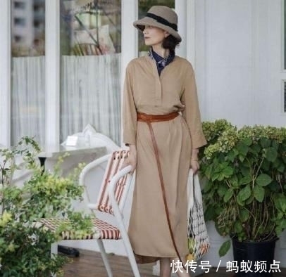 女人到了中年,要想显得年轻,今年秋天得舍得穿“它们”