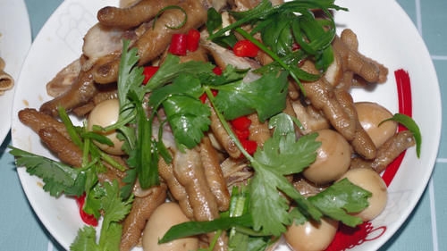 凉拌海带|朋友来家吃饭,一桌硬菜不吃,光吃青菜,吃完了一盘,还要再来一盘