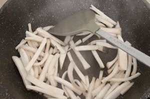 买杏鲍菇时，该挑大的还是小的？菜贩子透露，今后别再乱买了