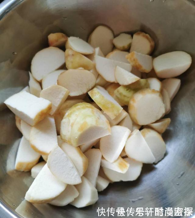 芋头|它是“碱性食物之王”,女性要常吃,头发乌黑顺滑,腰肢更细了