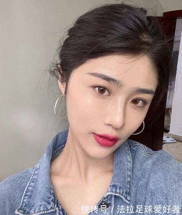 卡粉|脸上出现这4点“征兆”,说明你该好好护肤了,很多人都有!