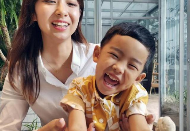 育娃|“最年轻奶爸”走红:30岁被当成初中生,宝爸无语:都生2个了