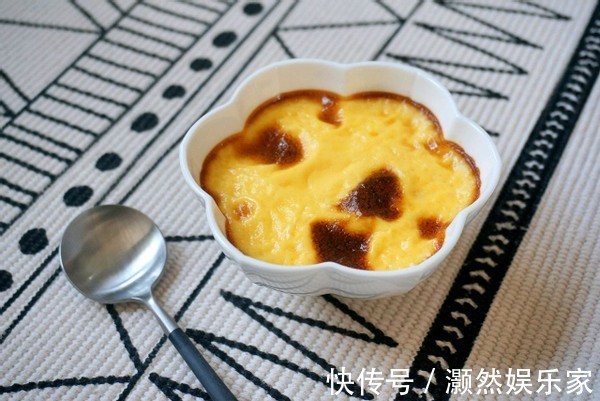 烤箱|1个鸡蛋1盒奶,搅一搅烤一烤就上桌,蓬松柔软,比蛋糕还好吃