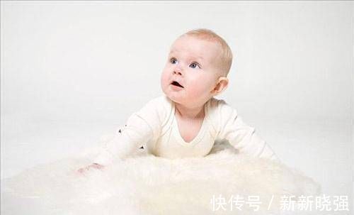 新生儿|宝宝这4个部位特别脆弱,父母不要随便用手摸,可能会伤到宝宝