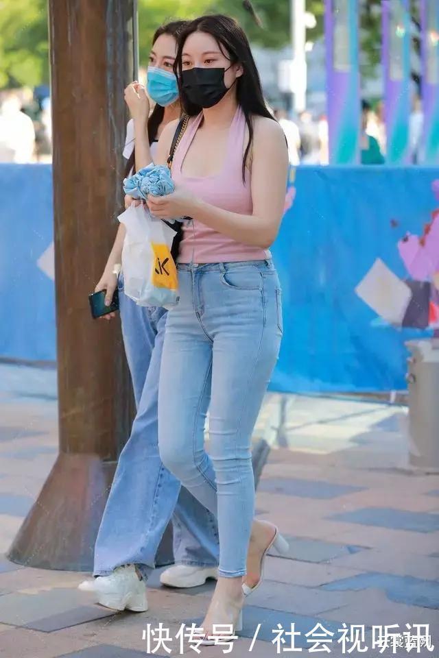 绰约多逸态,轻盈不自持,同样是牛仔裤穿搭对美的诠释却各有千秋