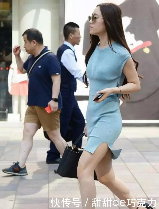 身材|杭州街拍:身材娇小的姑娘,身穿黑色短裤,身材好人也美!