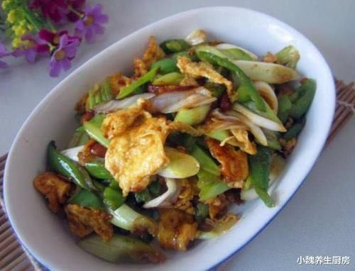 大葱炒蛋|立秋后，鸡蛋和此物一起炒，每天炒一盘，开胃下饭，血管通畅了