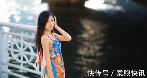 沉影@无力挥毫凝伫处,沉影寒潭月似钩;犹对孤灯语,泪眸飞溅一窗愁