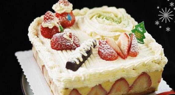 如何烤出美味可口的小清新草莓蛋糕,这些步骤一定要注意