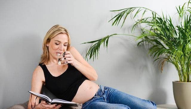 孕期|孕期,除了白开水,这3种饮品也可以喝,可能对宝宝发育有利