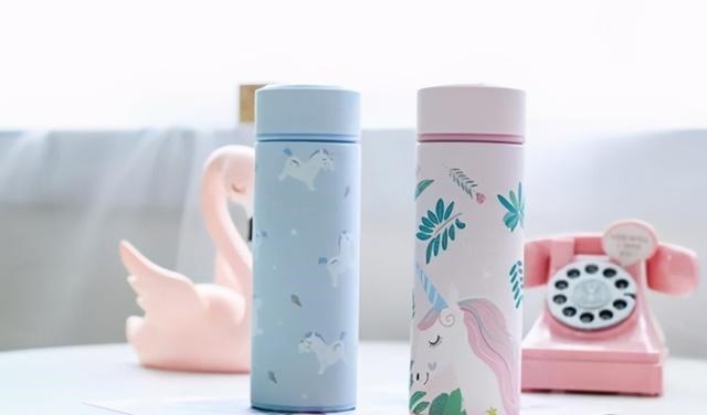 央视|这种保温杯已遭央视曝光,倒入热水变毒水,不少家长仍在购买