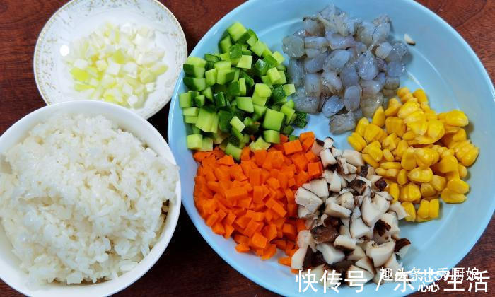 早餐|把剩米饭包进饺子皮里，出锅瞬间变美食，第一次见这种做法，真香