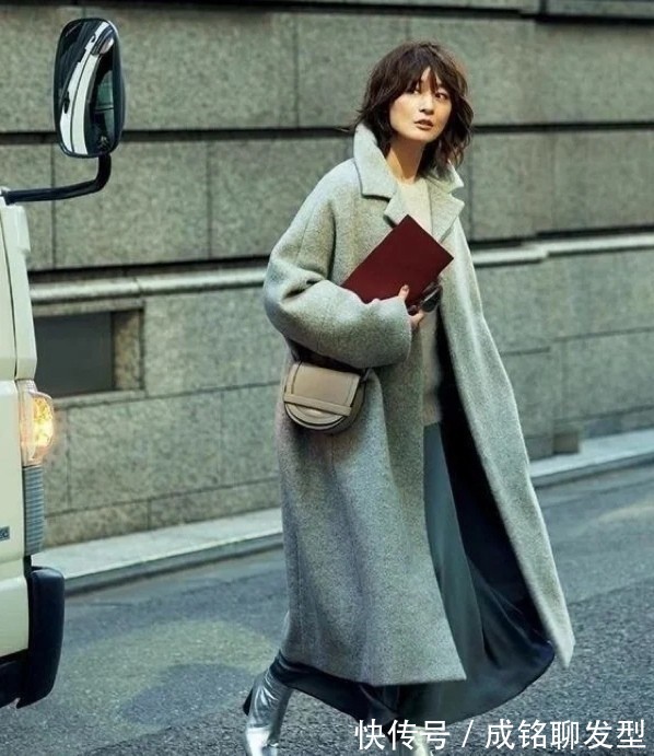 女人|五六十岁的女人这样穿衣才养眼!时髦洋气又显年轻,自然又接地气