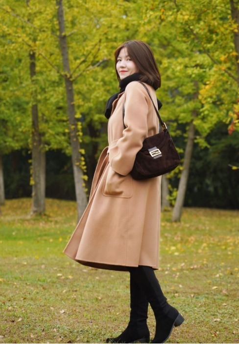 花花绿绿|别再穿一身黑了,今年流行的“棕色大衣”,是真好看,漂亮大气!