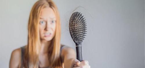  牙齿|女性身体出现5个“丑态”，或在暗示衰老已经开始了，别不承认