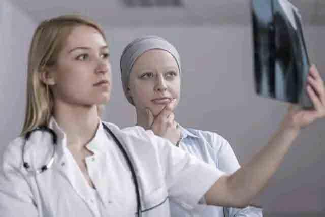 癌症患者|我的命值多少钱普通人查出癌症,该治疗还是直接放弃