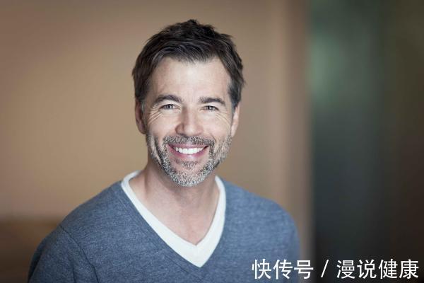 肾脏|长寿的男人,小便会有四个“突出”特征,若你全都符合,恭喜你!