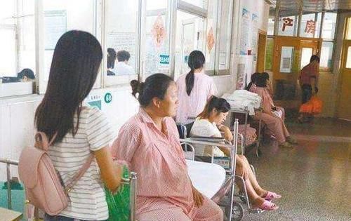 男孩|为要男孩,46岁产妇拼三胎,剖腹产后得了儿子,但全家人希望幻灭