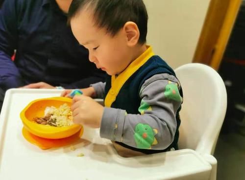 宝爸宝妈|宝宝自主进食后,这些餐具不要买