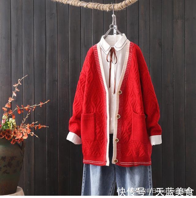 建议大家:春节就穿下面几款毛衣,搭裸靴,美得嫩上添嫩