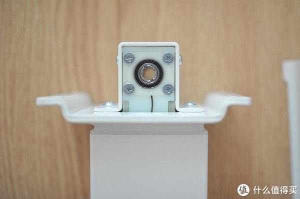 螺丝|家居改造：用电动升降桌打造我的居家办公小角落