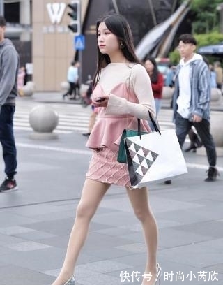 高跟鞋 选择时尚大方的裙装穿搭,让你的造型充满自信气韵