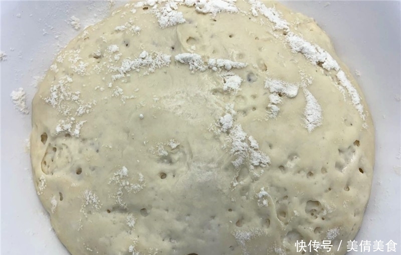 发面时,别用酵母和泡打粉了!用它发酵,6分钟发满盆,面还更香