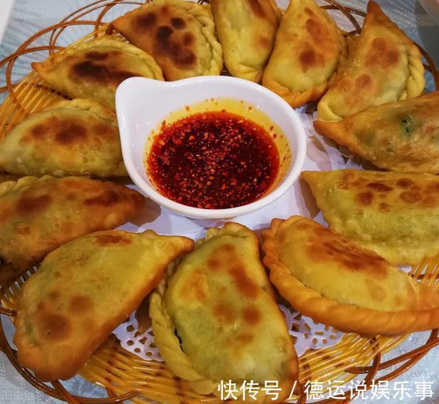 薄皮|韭菜盒子的家常做法，牢记3个步骤，韭菜不出水，薄皮馅多