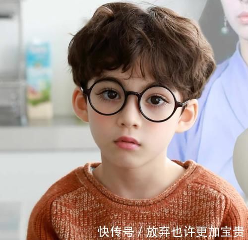 头顶|10款小男孩发型推荐,越剪越有型,给你儿子选一款吧