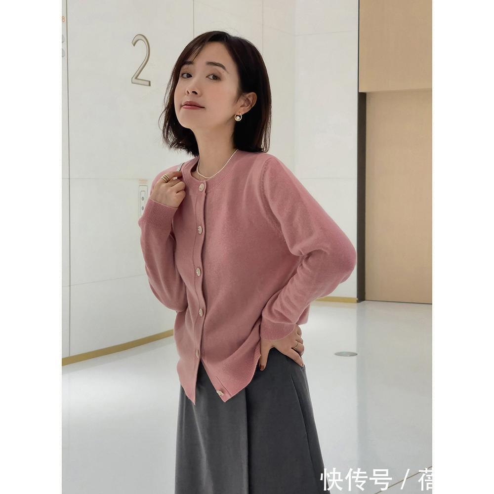 秋季|秋季穿“针织衫”最知性优雅,学会这4种搭配就OK,气质到骨子里