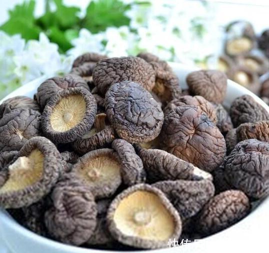 莴笋|爱吃香菇的注意香菇对身体好处多,但这种人不要吃了,不然后悔