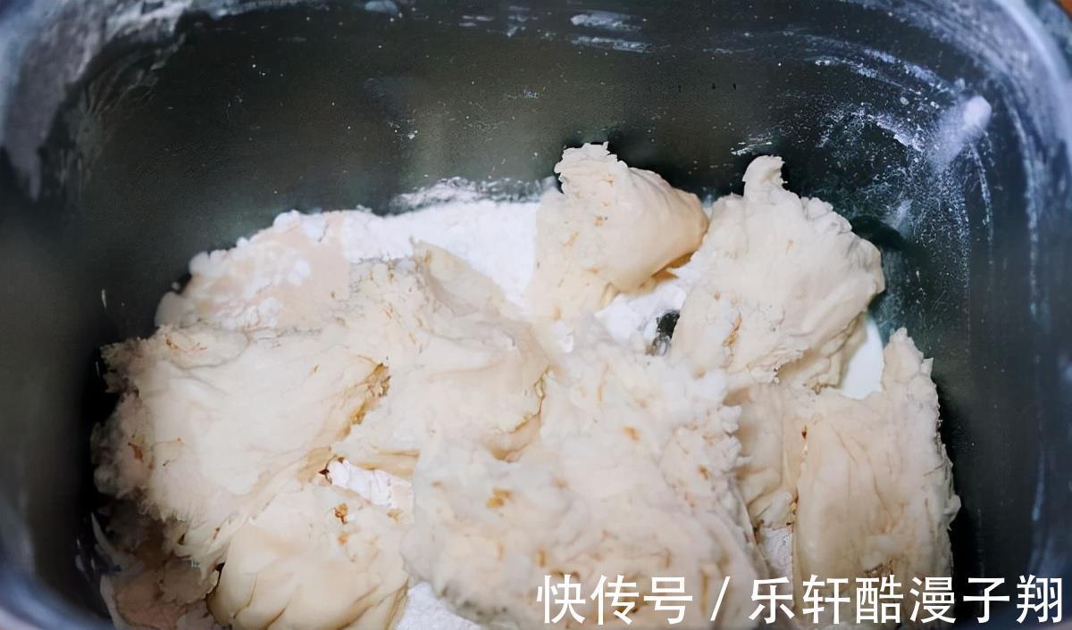 自己在家也可以做出带馅的抹茶吐司,松软香甜,层次分明