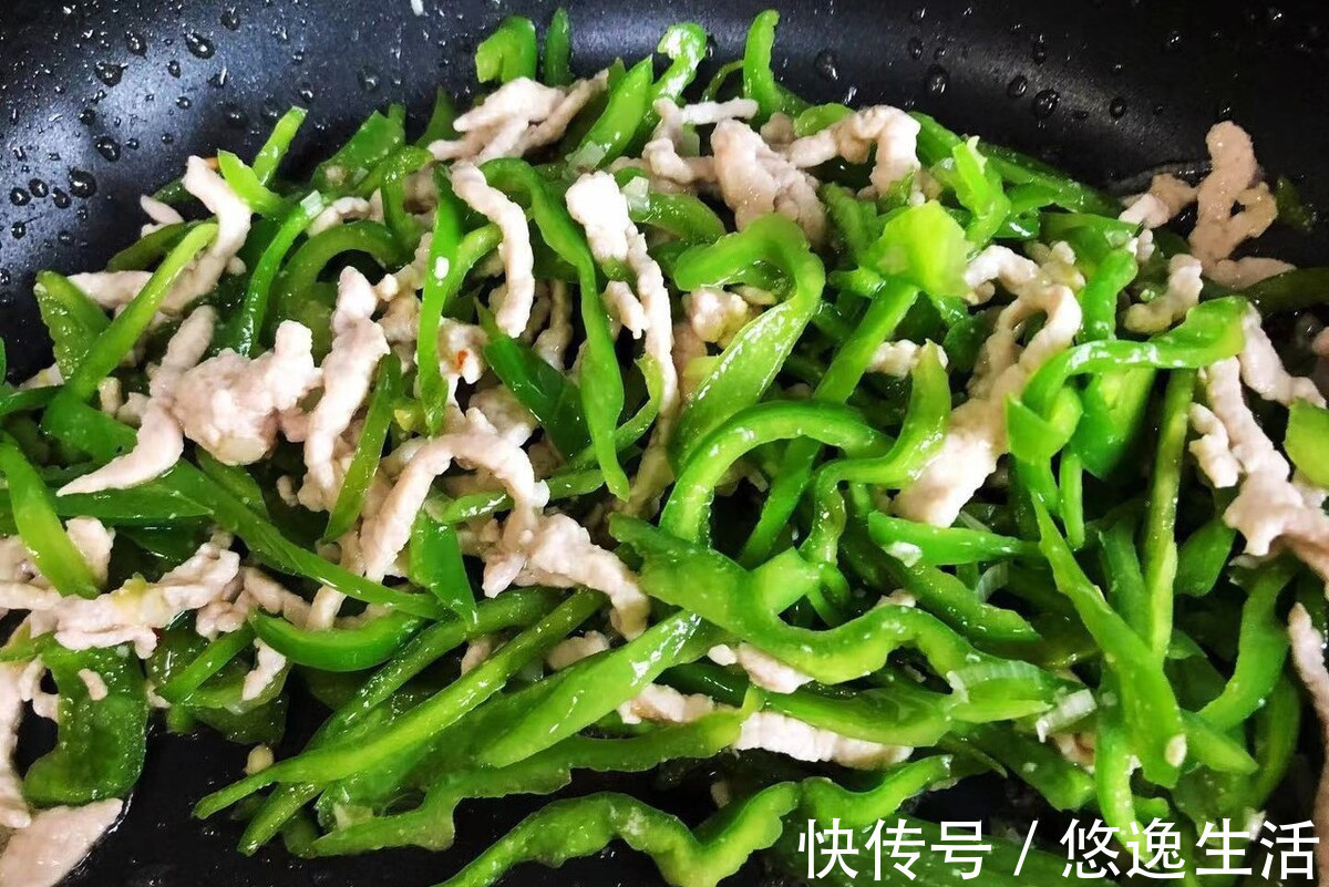 淀粉|炒瘦肉，放淀粉还是蛋清大厨教你一招，瘦肉又香又嫩，不发柴