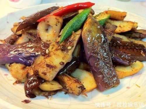 炒茄子时,先放油是不对的,酒店大厨教您一招,茄子不油不发黑