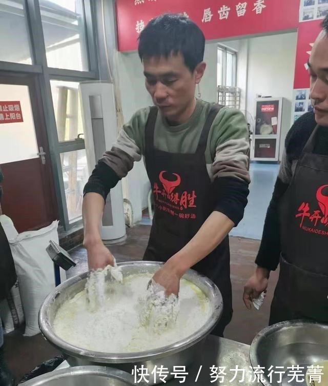 山东大哥制作秘制手工面条,100分完成,即刻售卖