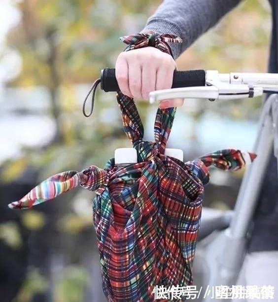 皮带子 一块布打两个结,变身大容量高颜值收纳包,几十种折法好强大